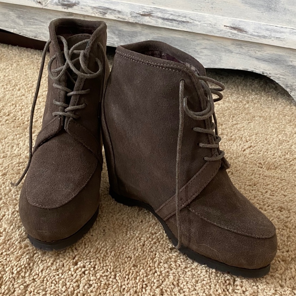 Never worn! Aldo Suede Platform Booties